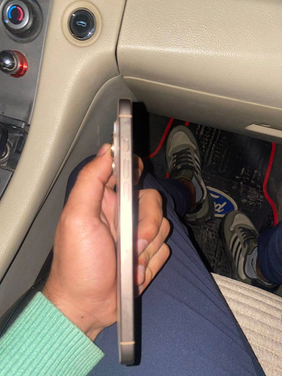 السلام عليكم ايفون 16 برو ماكس للبيع بطاريه 92 ذاكره 256 الجهاز اخو الجديد بس يقره عندي كود انو الشاشه غير معرفه والجهاز برغي ممفتوح بي
مكاني تقاطع النهروان الجهاز سعره 1200
للاستفسار الاتصال *********** بغداد, العراق
