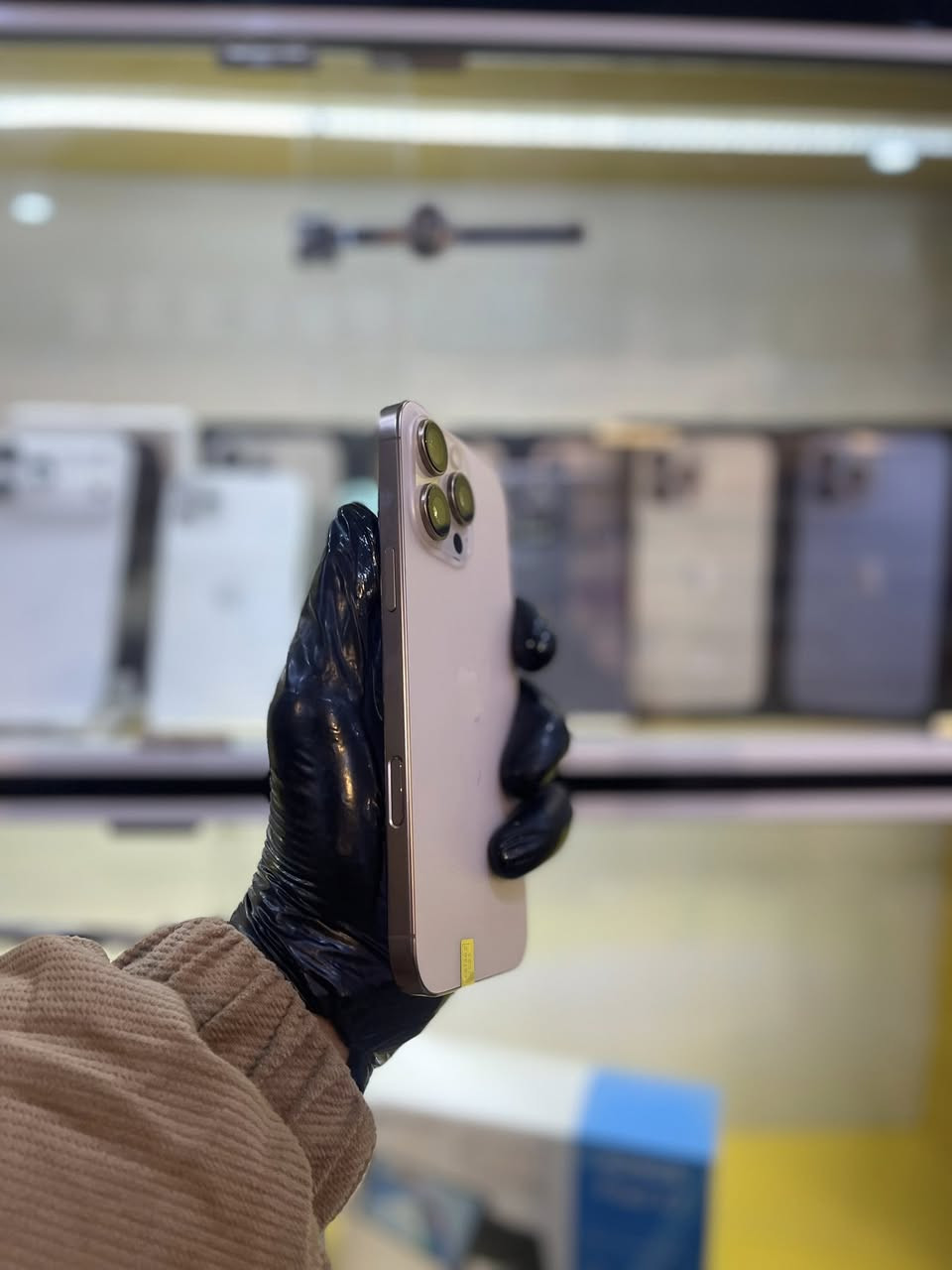 ايفون 16 برو ماكس
ذاكرة 256
بطارية92
جهاز نضيف كلش 
للتواصل بيع 
*********** واتساب 
*********** اتصال
