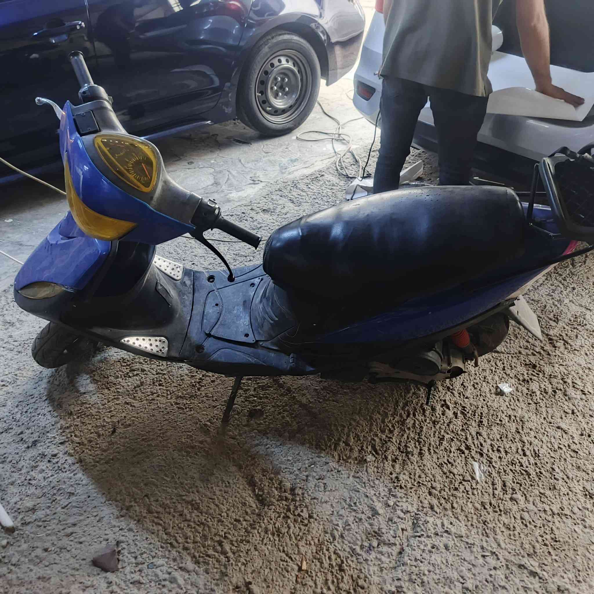 مكلف بالنشر دراجه للبيع سعر ٤٠٠ مكانه بغداد ابو الدوره حي الصحه  ***********
