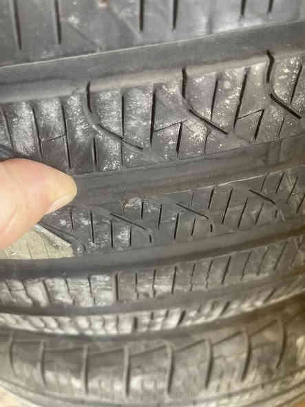 زوج ابريلي قياس 20/40/245 نظافة فول لا ركعه ولا فتيله ضمان الشد والفحص 50 الف مع الشد والبلنص جوا السوك اسعارنا 
مجمع المصطفى المشتل شارع المدراس قرب التجارة 
***********
