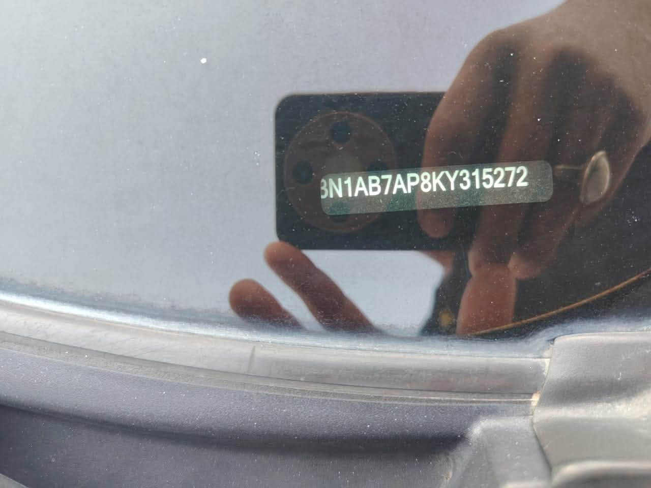 للبيع نيسان سنترا SV موديل 2019
• اللون: سلفر
• وارد: أمريكي
• الممشى: 77,373 ميل فقط (مثبت بالصور - الدشبول)
• رقم: أربيل 22-K 54282 - جاهزة للتحويل المباشر
• رقم الشاصي VIN: 3N1AB7AP8KY315272

• حالة البودي: بنيد كلير+ شبر بارد بالداير فقط 
(السونار موجود بالصور ويثبت نظافة السيارة)
• الفحص: مكفولة شاصي وكير ومكينة وغرق وحرق - سونار نظيف 100%

• المواصفات: فئة SV - بصمة تشغيل، دخول ذكي بدون مفتاح، كاميرا خلفية، شاشة كبيرة، تحكم ستيرن كامل، مثبت سرعة، بلوتوث، مانع انزلاق، حساسات خلفية.

• مكان السيارة: الموصل
• السعر: ١٢٣ وبيها مجال بسيط 
• للاستفسار:***********
