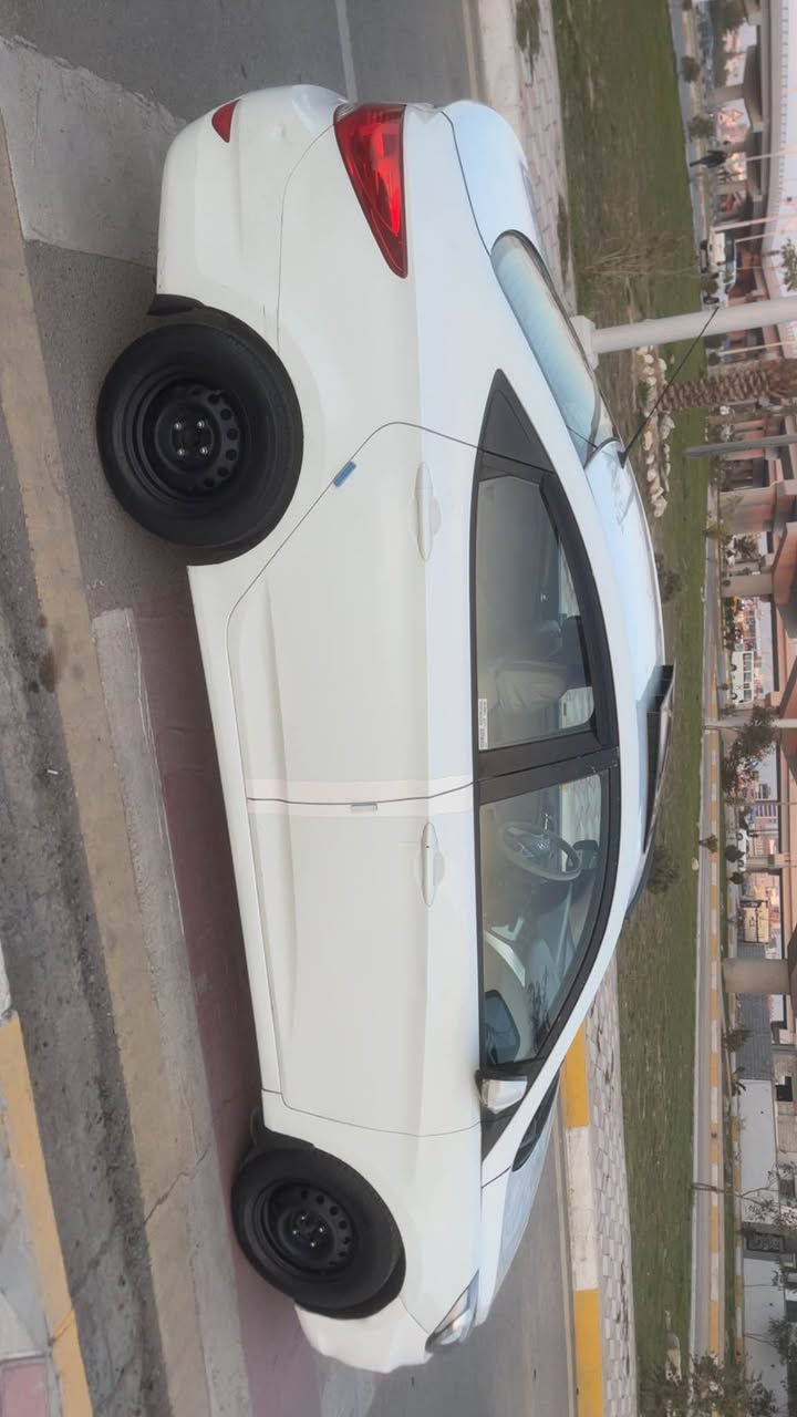 يالله اكسنت موديل 2012
لون ابيض 
ضرر 4قطع بدون دواخل 
بيها مكانين بارد 
محرك جيد 
كير جيد 
صدرجيد 
عنوان كركوك 
*********** كركوك, العراق
