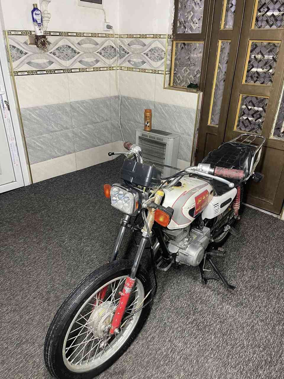 سلامو عليكم متاح ماطور يراني
4 كير زوج تايات جديد وير منيه شغاله كلها ويرمنيه كلو جديد كبريته جديده المطور كدام العين السعر 290 وبي مجال لطيبين 
*********** المكان موصل اليمن
