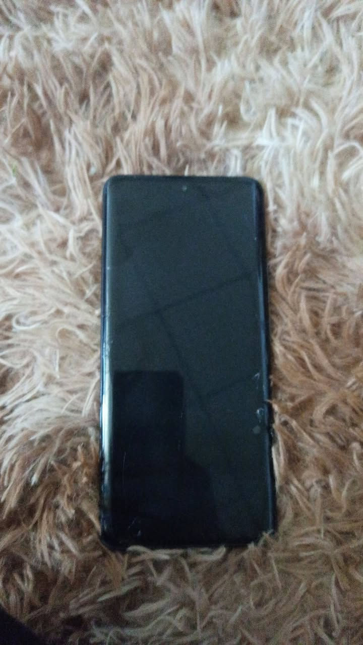 جهاز Redmi Note 14 Pro 5G اابيع نضيف مابي كلشي رام ١٦ وذاكره ٥١٢ سعر ٣٠٠ ***********
