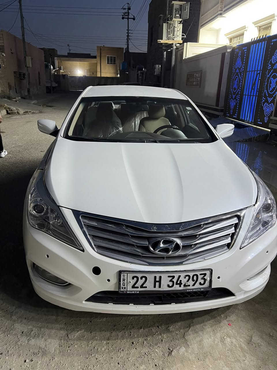 السلام عليكم سياره نوع ازيره موديل 2014 وارد خليجي بيها رشاة صبغ اثر اشخوط وطخات بسيطه مكفوله من لعيب الشرعي سياره جديده محرك 6 سلندر  مكفول كير تبريد حداده تخم تاير كله جديد رقم انكليزي مكان السياره ميسان السعر 98 الشراي يتصل ***********///***********
