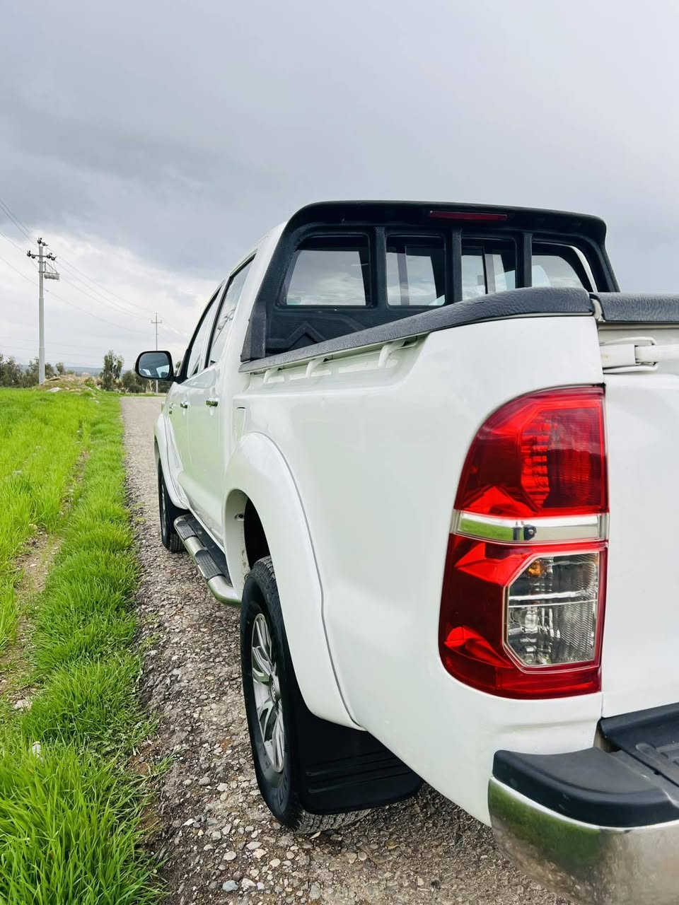 مەرزیە مۆدیل 2013 دە بل اکسل بی بۆیاخ بی سارد كارته كي سه ر بونيته كه ي هه يه سارده كي زور كه مي بودي دواوه ي هه يه زور كه م گیرو مە کینەی بەشەرت  مەکینە قە پاخی کراوەتەوە سە نەوی رەقەمی تازەیە  تا 2029 توندوتولی بەشەرت تەقەو وەرەقە بشکینە  جوار تایەو ویلی نوییە و بیلادیە هە موو گیانی بوشەرت دەفروشم*********** كويسينجاك, أربيل
