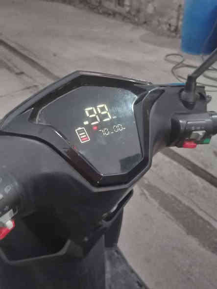 السلام عليكم عندي ماطور شحن للبيع نضيف من شركه الأخوين معروفه السعر 700الف وبي مجال ست بطاريات اربع نمر توصل السرعه 99 حقيقي للاستفسار موديل 25 ***********
