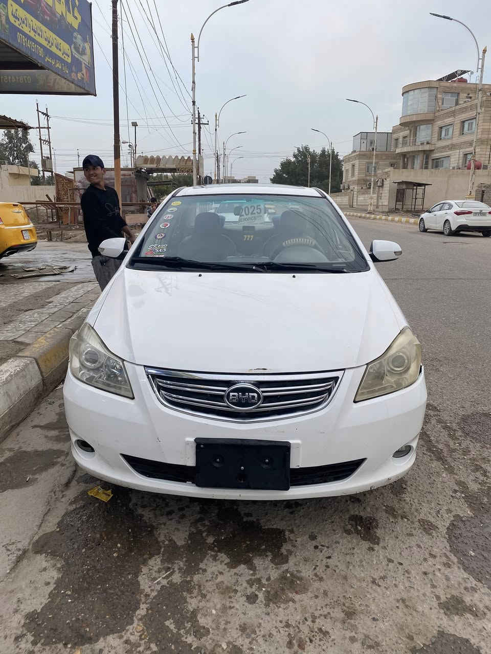 السلام عليكم من رخصة الادمن بي واي دي 2014 ماشيه( 114)سياره مال مزاد قرصه ماباقي شي وينزل ترقيم ع دوله سياره نضيفه حيل كلشي شغال تبريده ثلج سياره بطنه حلوه جديده حيل مابيه نواقص سياره مال جناي تايرات وباتري جديد ودهن السعر (48$) وبيه مجال بسيط حك جيه.
 المكان ناصريه مركز ***********
