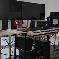 استوديو كامل • مايك سنهايزر MK4 • كارت صوت UR22C