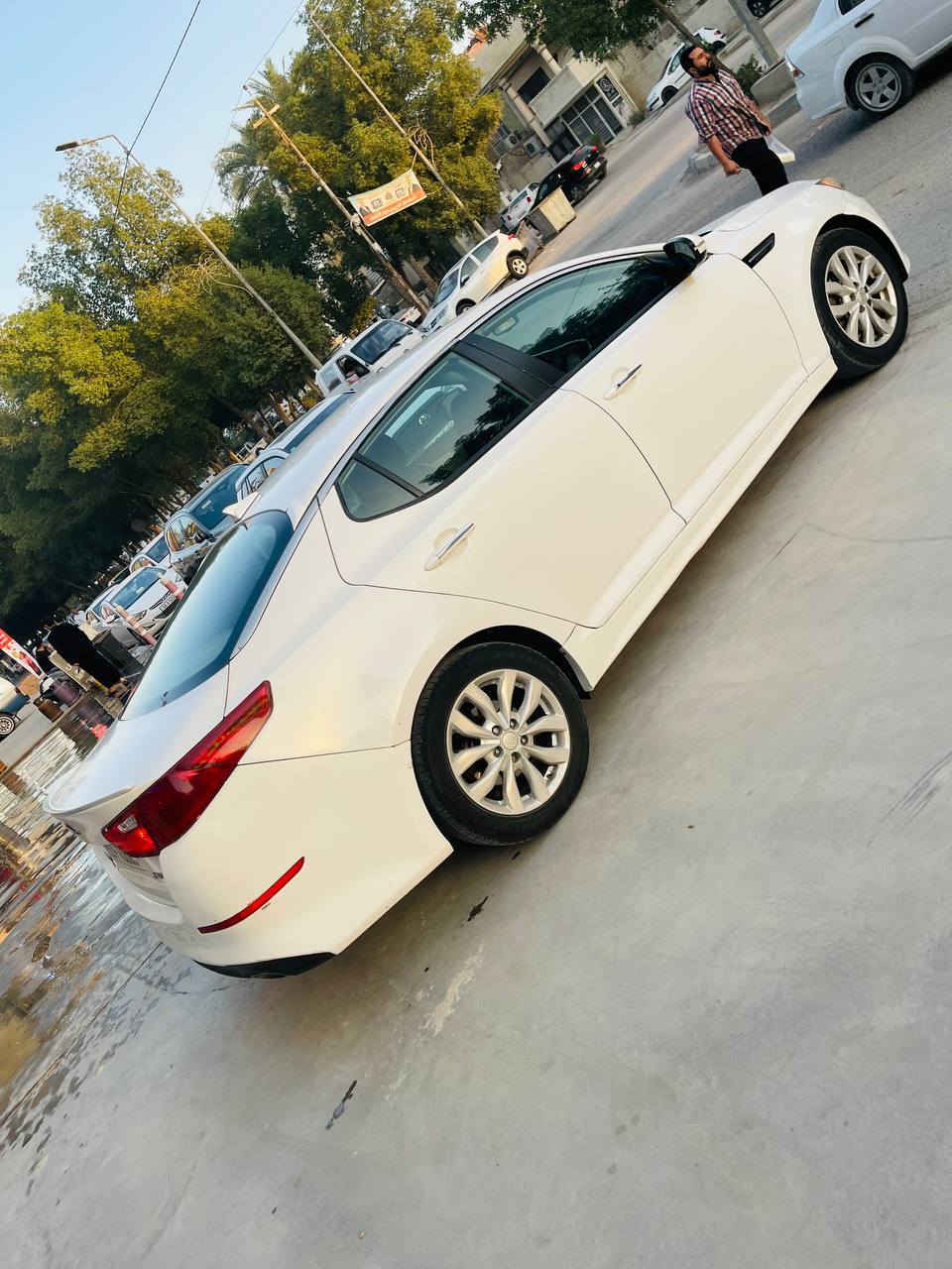 السلام عليكم 
 كيا اوبتيما 2015 لون بيض صدفي وارد امريكي
      رقم بغداد دولي سنويه لل 31  
مكينه 2400 مامفتوحه شرط الفحص 
     فول مواصفات واحد ع واحد عده البنراما 
بيه ( جاملغ امامي مبدل و قبق الجنطه صبغ والباقي كفاله شرط الفحص )
    السياوه كامله والكمال الله ماناقصه كلشي 
السعر  ( 115 ) وبيه مجال حك الجيه 
    الشراي يتصل *********** 
مكان السياره بابل 
          الخاص مغلق  بدون حراج
