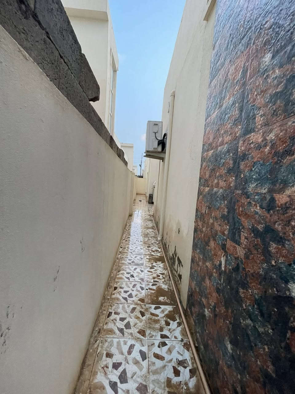 بيت للبيع مجمع المستقبل طابق واحد طابو صرف مقابيل ٧كيلو خلف السجه غرفتين صاله مطبخ استقبال صحيات خارج وداخل كراج سياره وحديقه 
السعر ٧٥ مليون 
مكتب كريم العبيدي 
***********
