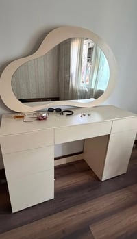 تسريحه فصلتها و صار يومين من شادتها اريد ابيعها بسبب المساحه سعرها ٢٥٠...