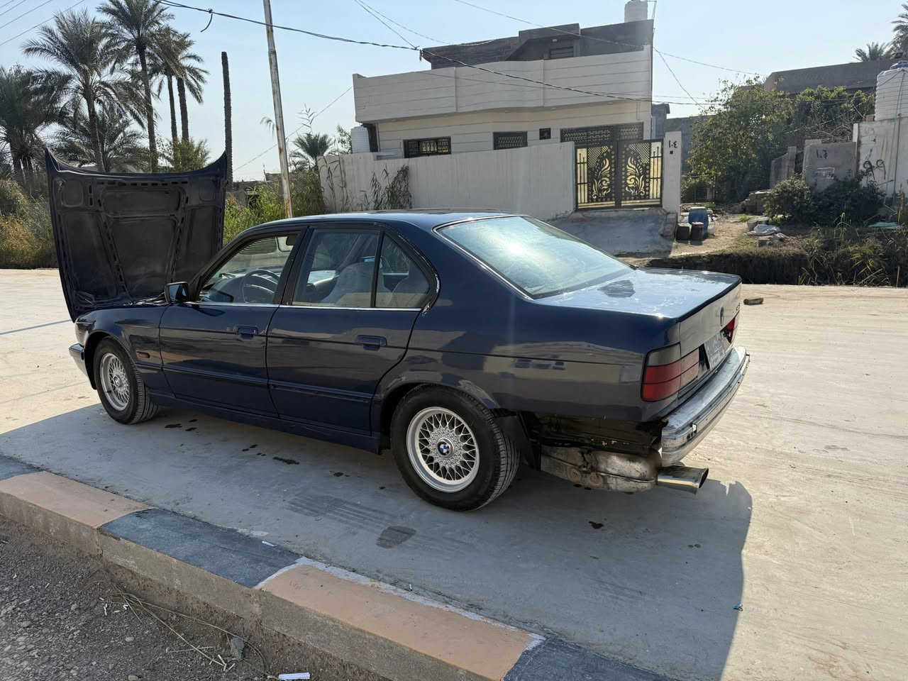 سلام عليكم 

بي ام. حجم. 535. 

موديل ٩١
رقم بغداد. سنوية. ٢٧ 

حداد. ٩٠  بل ١٠٠ 

بجم عريظ. 

محرك ٦ سلندر. مفتوح.  حاوية. جديد شادة 

كير. جديد. 

سيارة. رادلهة شوية. ترتيب. 

السعر. ٥٢. وبيهة مجال. 

عنوان ديالى بعقوبة 

رقم الهاتف ***********
