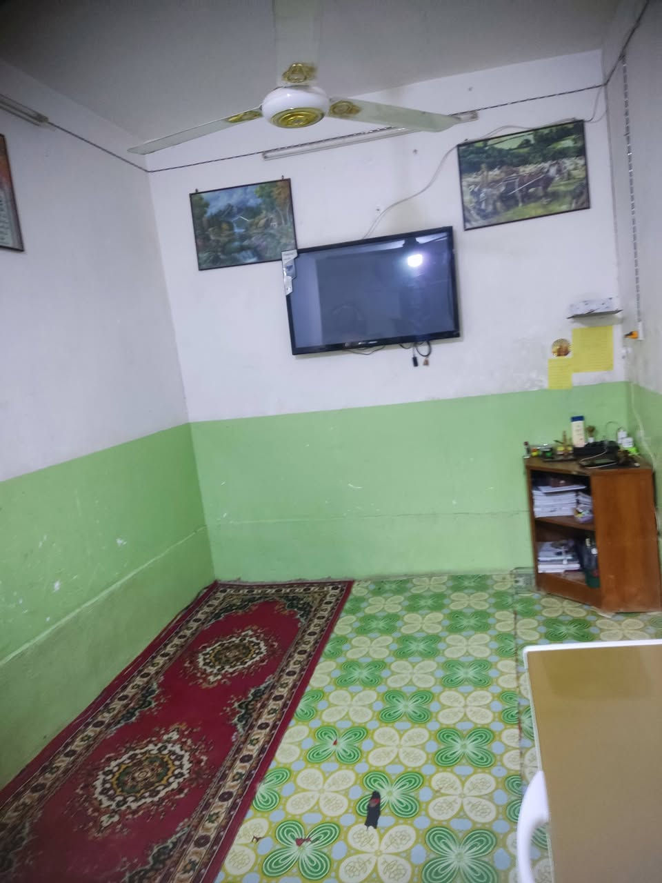 السلام عليكم بيت للبيع اوقاف مساحه 200 متر واجهيه 10 خلف جامع شاكر هندس السعر خاص. ***********
