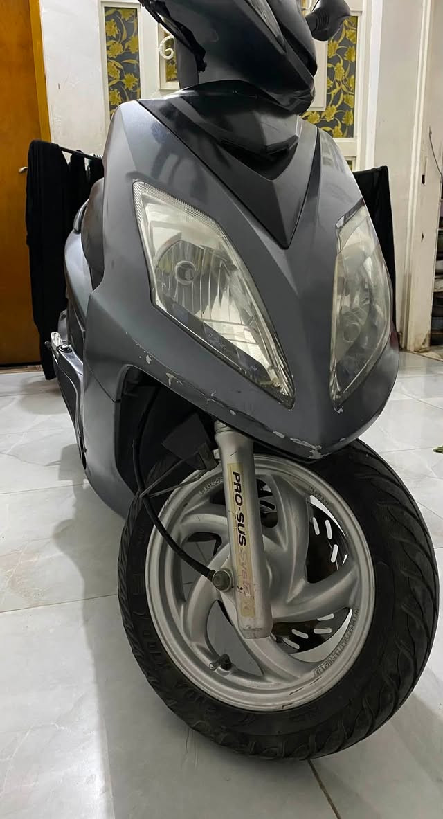 سلام عليكم للبيع او المراوس بفورزه
سيام فايتر (SYM Fighter) موديل 2019
محرك 150cc اربع ولفات 
مكينه مكفوله من التنقيص و التبخير 
الدراجه مال جناي نضيفه كلش 
عليها منظومة زينون M8 Pro 
شلعه ومعدل فول توصل 120
ومنظومة CVT منظومة كلجات نضيفه كلج امامي رياضي وخلفي بلادي وقايش جديد 
تاير خلفي جديد شادلها 
الدراجه ماشيه 26 الف وقابله للزياده 
السعر 900 الف وقابل للتفاوض 
مكاني نجف حي الجزيره 
للتواصل و الاستفسار يرجى الاتصال او مراسلة الرقم 

***********
