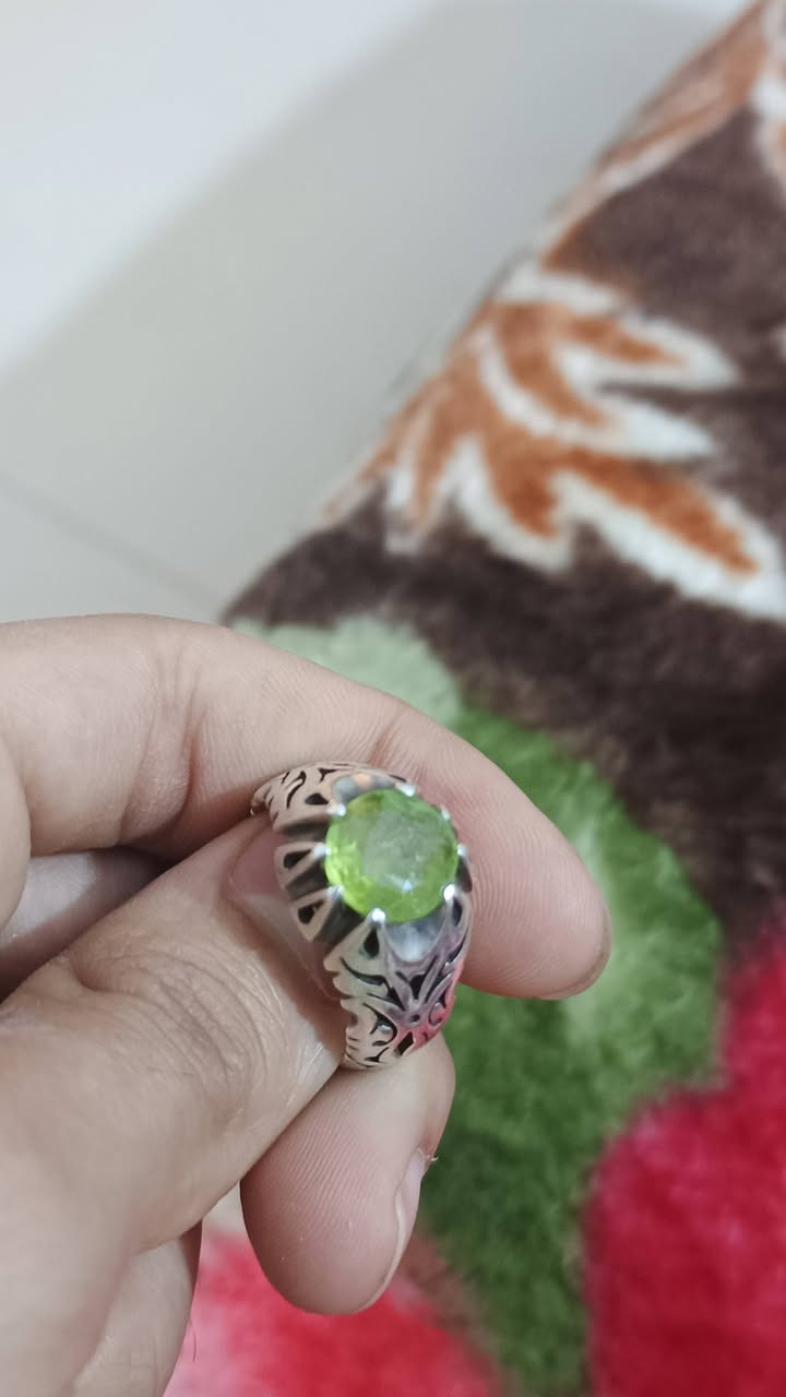 زبرجد طبيعي صياغة يدويه سعر 65 للتواصل *********** توصيل موجود 6 الاف دينار
