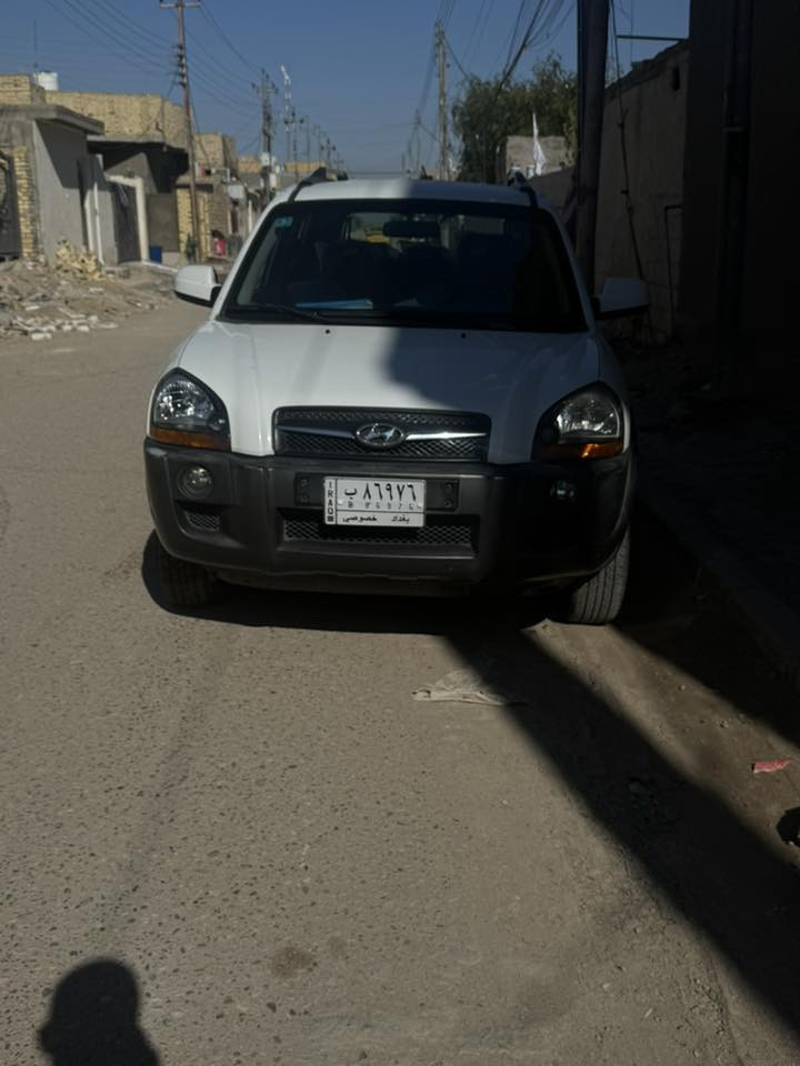 توسان هونداي موديل 2009 ماشيه 160الف 
مكفوله من الدعاميه لدعاميه 
بيها ضربه حفيفه بالصندوك شبر الباقي طخه مابيها 
مكفوله كير ومكينه 
رقمها بغداد السياره باسمي سنويه  
السعر 130 وبيها مجال بسيط بدون احراج جناي مو بياع شراي 
*********** وتساب او خط
