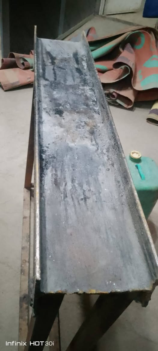 السلام عليكم
غراض للبيع شبة الجديده
ميز جام خانه عدد واحد 
ميز لعرض المقبلات كبير واحد 
منقله للشوي عدد واحد كبيره 
صواني عدد20
اشياش كباب عدد50
اشياش تكه عدد 50
ترمز 2 وطبلات ترمز 2
ماطور للهواء للشوي عدد واحد كبير 
نشره اضويه طول 30 متر 
مع واير اضافي 30متر
كلوبات عدد20

سطل كبير للخبز 
عنوان الحيدرية خان النص 
للتواصل رقم الهاتف
***********
سعر 350 وبيه مجال
