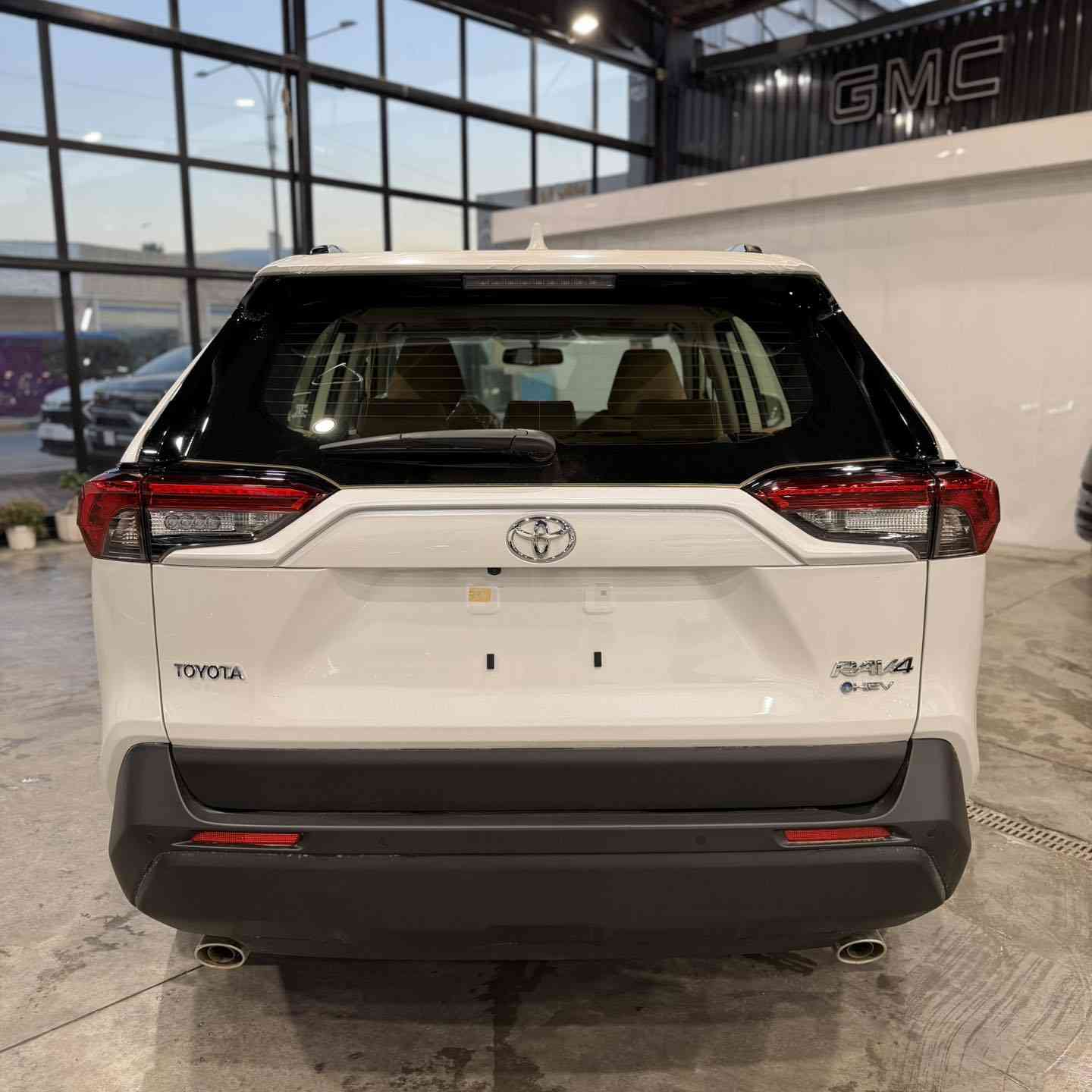 � تويوتا راف فور 2025 – وكالة عبد اللطيف جميل
✨ زيرو /  جديد كلياً
🔹 فتحة سقف بانوراما
🔹 داخلية بيج فاخرة
🔹 تبريد قطعتين لراحة مثالية
🔹 كاميرا خلفية + شاشة وسطية + أنظمة أمان ذكية

🛡️ سيارة عائلية × اقتصادية × عملية بكل التفاصيل

📍 متوفرة الآن لدى شركة علي الشيباني لتجارة السيارات
📞 ***********-***********
📍 بغداد – الكاظمية – جكوك قرب مرور الكاظمية

🚨 جاهزة للتمليك… ومناسبة لكل مشاويرك!
