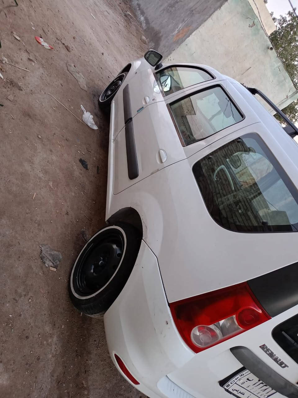 السلام عليكم رينو 7 راكب  خصوصي للبيع  موديل 2012.رقم بصره. سنويه ال 28. بيه جوملغ  الكدام  مصبوغ. ومكينه بيه تنقيص والباقي جاهز  السعر 65 بيه مجال. مكان السياره الديوانيه قضاء غماس. هاذه  رقم صاحب السيارة اني مكلف بنشر. ***********
