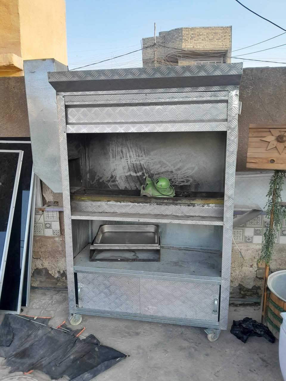 السلام عليكم غراض مطعم للبيع كلمن وسعره او شلعه مستعجل على البيع العنوان الكمالية *********** لاصحاب المواكب باسعار مخفضة
