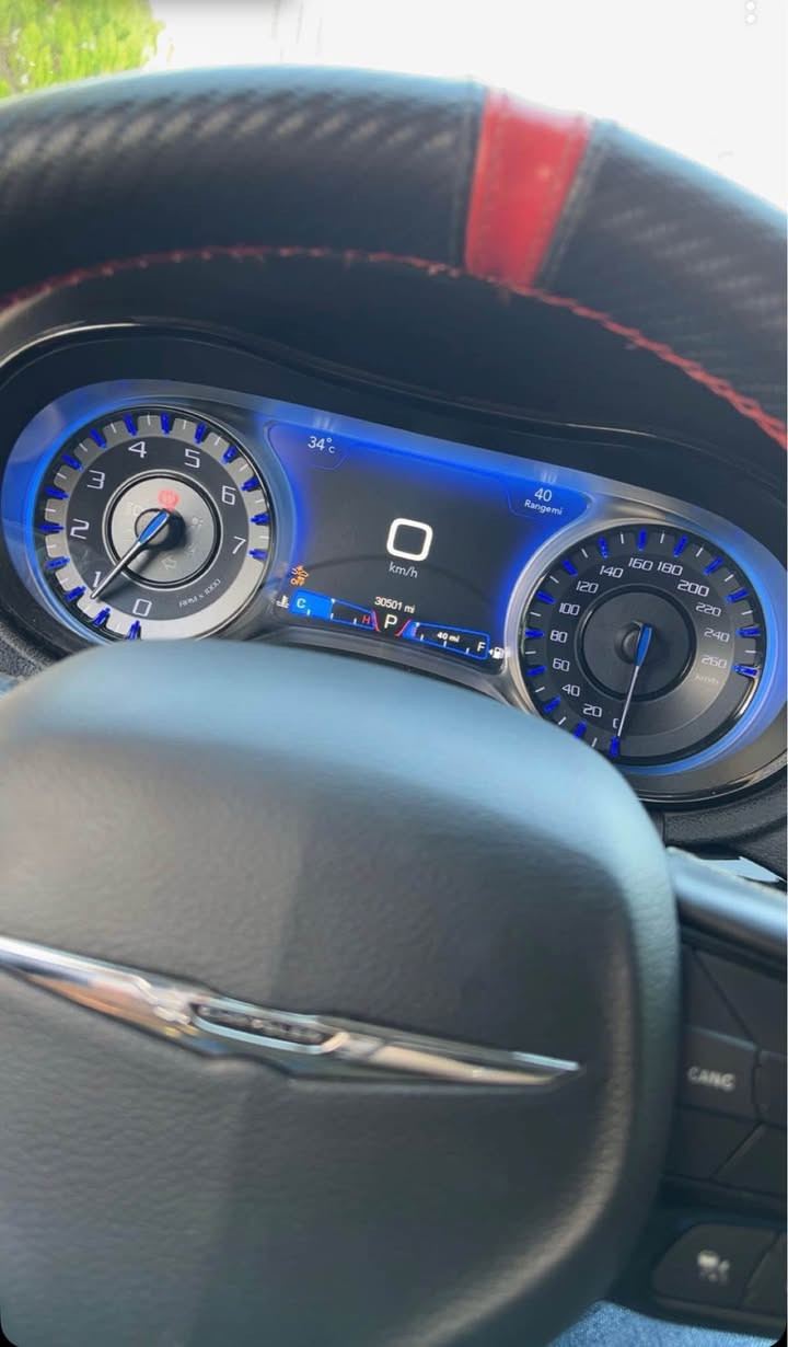 ئۆباما (کرایسلەر Chrysler ) بۆ فرۆشتن 
مۆدێلی : ٢٠٢١-300s
رەنگی رەش 
فول مواسەفاتی کەنەدی قەپات مواسەفات 
٣١٠٠٠ مایل ڕۆشتوە 
سەیارەکە سفری شەریکەی mini international ی هەولێرە تەنها درگای دواوەی لای سەکن بستێکی تەعدیلە 
لەگەڵ لێواری هیلالی چامەلەغی دواوەی لای سەکن کارتە ئیتر ماباقی بەشەرت زۆر پاکو کەم ڕۆشتوە دەفتەری شەریکەو هەموو شتێکی ماوە حسابکە  سفرە 
سەیارەکە لە هەولێرە 
ژ.م خاوەنی : *********** أربيل, العراق
