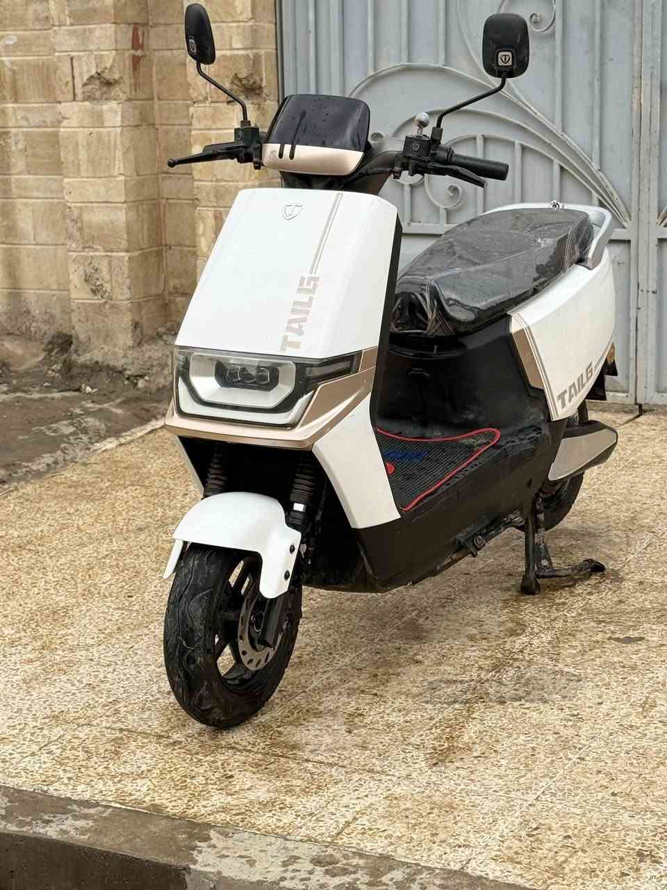 ماطور شحن تايلج للبيع
6 بطاريات سرعه 65 
3 نمرات لايت زينول 
ماطور جديد مستعمل قليل
سعرو 550وبي مجال بسيط
***********
***********
