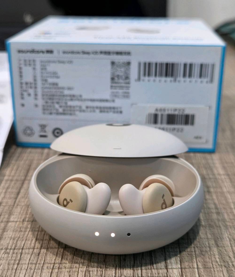 anker soundcore sleep a20 
سماعه انكر الغنيه عن التعريف 
السعر ٤٠ الف  
مخصصه للنوم، اخت الجديده نظافه فول