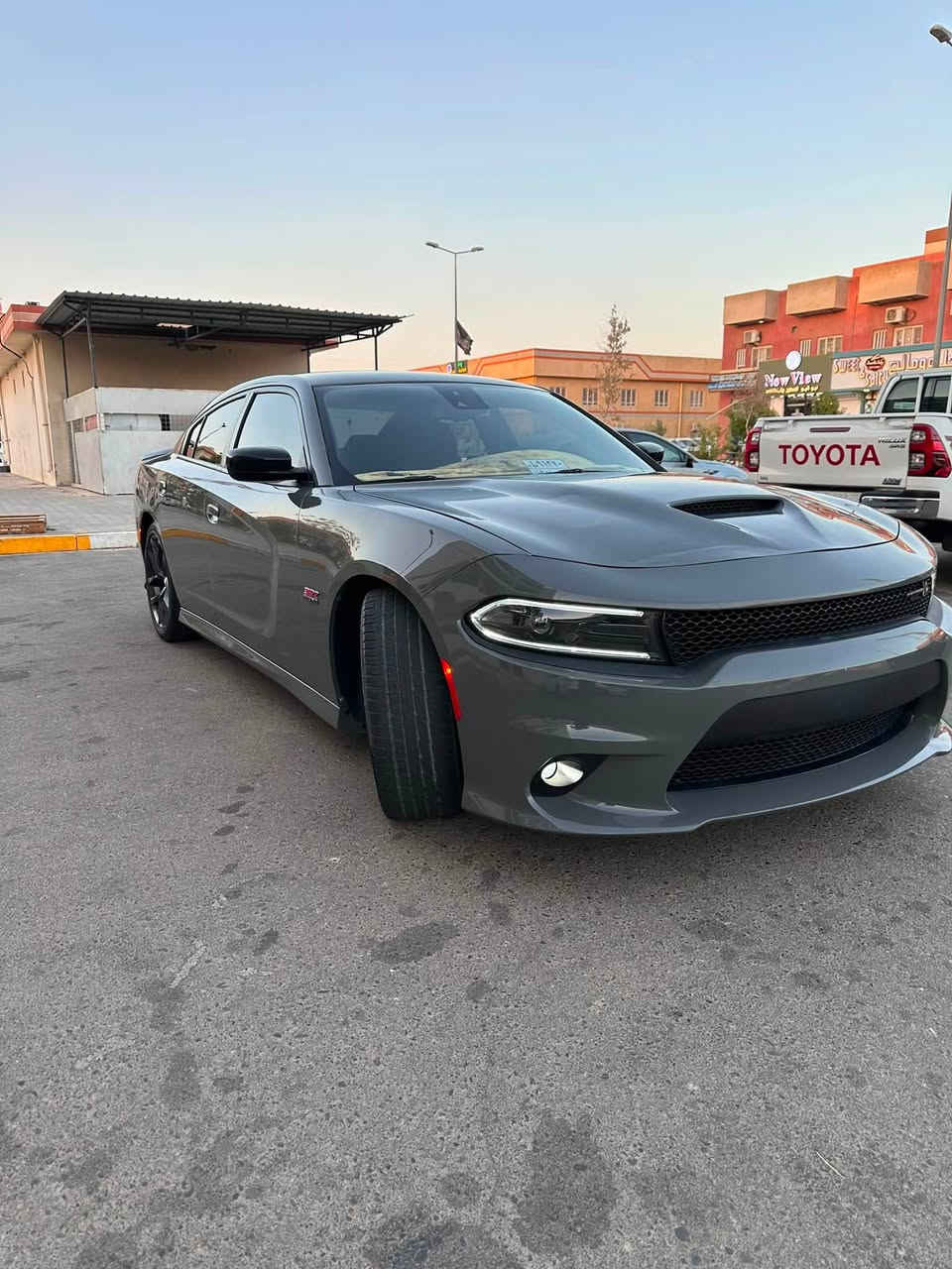 السلام عليكم 
جارجر 2023 الاصدار الاخير ستوك ع وضعها البلاد 
سكات باك SRT392 - 6400 محرك 8 سلندر السيارة نقصها فتحة 
باقي المواصفات فول حتى رادار امامي بيها 
الحادث:  بيها بارد بالبنيد شي كلش قليل 
و خصرة بسيطة بمقدمة بالشاصي الايمن والباقي كفاله
ماشيه 30 الف فقط حرة باسمي تترقم جميع المحافظات 
مكاني البصرة - مجمع الامل السكني متواجد اتصال و واتساب فقط 2C3CDXGJ3PH653571
سعر السياره 265$ 
 ***********

