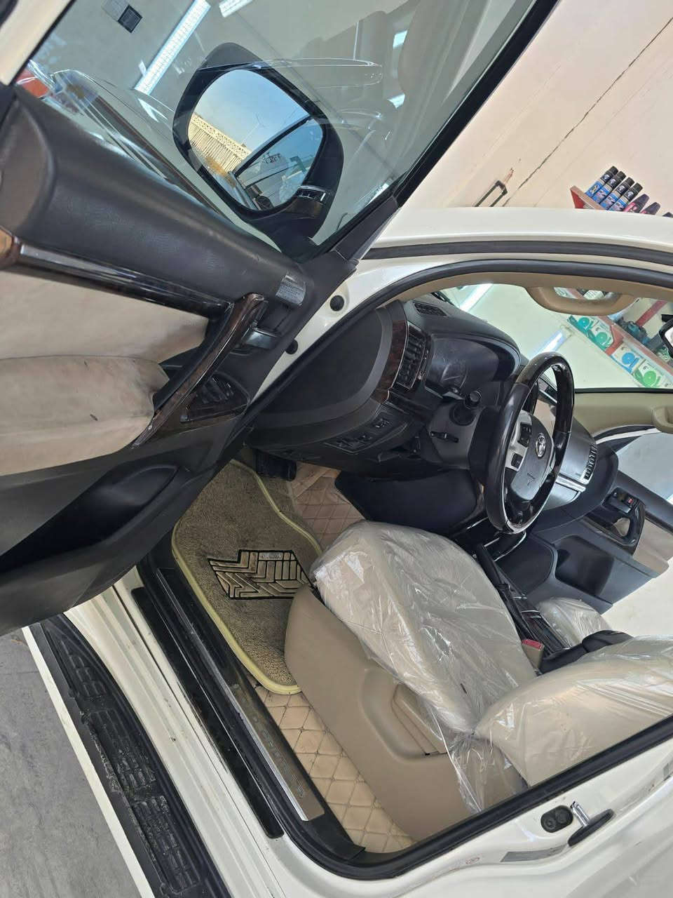 السلام عليكم ورحمه الله وبركاته
للبيع
لاندكروز 2009 محدثه 14 أدوات مشموله بالتسجيل فول السياره فتحه  8 سلندر 
مكفوله من الكص 
160 وبيه مجال
للاستفسار خاص


**إذا كنت صاحب هذا الإعلان وتريد حذفه لأي سبب، رجاءا أرسل رسالة إلى الدعم الفني**