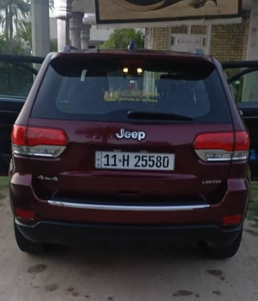 السلام عليكم جيب موديل 2018 حادثها فقط بنيد وبيها صبغ بالحافات مال الجاملغات الاماميه والباب  بي كلير من امريكا كير محرك حداديه كفاله  السعر ٢١٥ ‏‪***********‬‏
