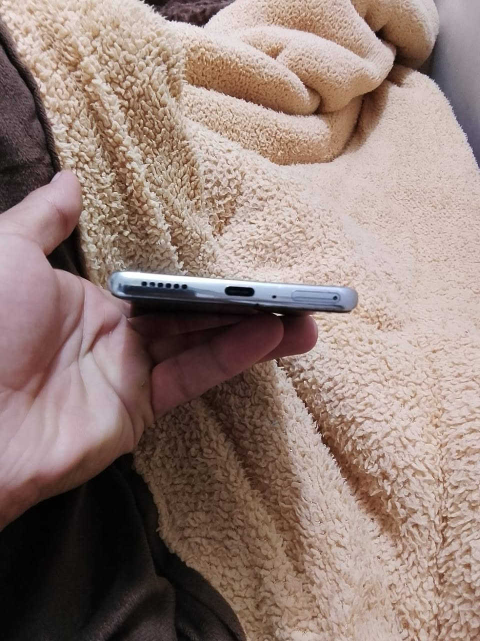 السلام عليكم 
تكنو كمون 40 برو 5g (رايد مراوس بأيفون فقط راس براس)
السعر 250 قفل مراوس فقط 
الذاكرة 256
الرام 8+8
120 فريم 
شاشه أمولد 144HZ 
شاحنه 45w
وضعيات الشحن تلاثه من 0 الى 100 خلال 37 دقيقه
مقاومة ماء IP66 (يعني واتر بروف) 
الجهاز نضيف كلش بس الشاشه مفطره وحاطلها لاصق حراري


**إذا كنت صاحب هذا الإعلان وتريد حذفه لأي سبب، رجاءا أرسل رسالة إلى الدعم الفني**