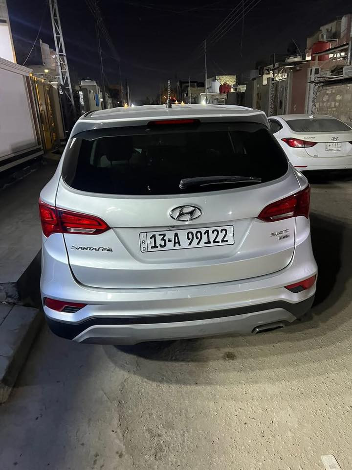 السلام عليكم سياره نوع سنتافيا موديل 2018 حره رقم انگليزي سنويه جديده وارد امريكي ضررها مذكور بلسونار فقط بنيد والباقي مكفول كفاله عامه سياره جديده وجاهزه من كل النواحي ماشيه 70 حقيقي حجم المحرك 4 سلندر 4راكب السعر 145 مراوس اراوس لشراي يتصل***********مكان السياره ميسان قضاء كميت
