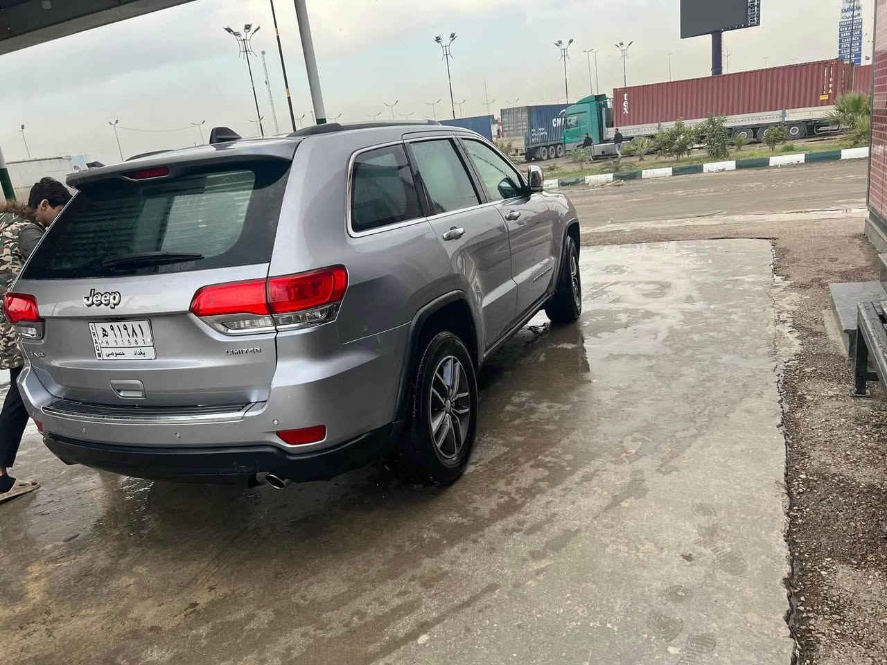 جيب ٢٠١٧لمتدد للبيع فول موصفات حادث قطعتين
سعر ١٩٥  رقم بغداد ***********
