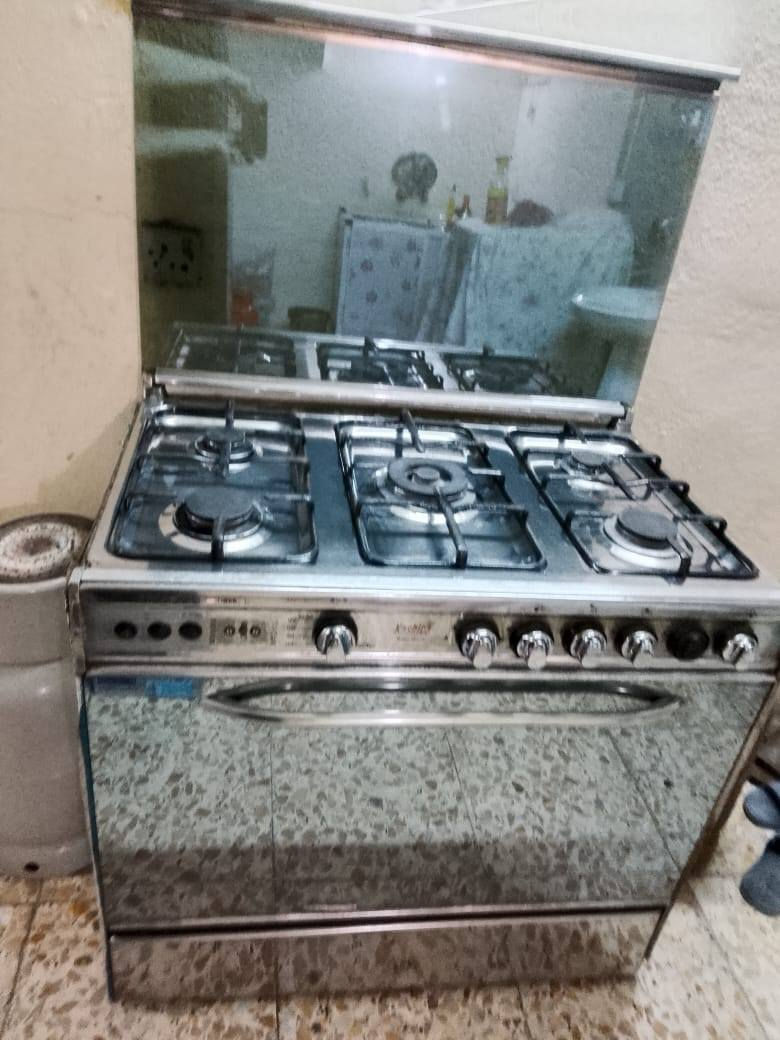 سلام عليكم للبيع سبلت أخو الجديد توست طن ونص موديل الحديث ٥٥٠الف وطباح أستيل حجم كبير نظيف ٢٠٠الف مكاني شارع فلسطين رقمي ***********
