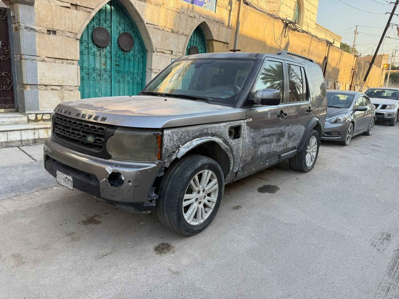 لاند لوفر ع حادثها ابيع 
سعر 45 موديل 2009
مكانها بغداد الشعب
الهاتف ***********
