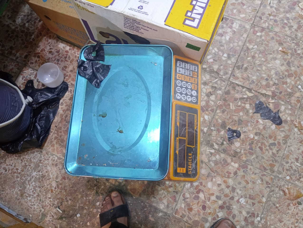 للبيع ميزات محل مخظر ميزات طول 3 متر بعرض متر عدد 2 وميز عرض واحد مع ميزان للتواصل عواشة شارع الدوريات رقم ***********
