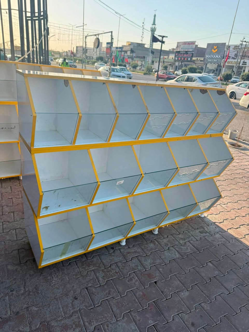 ‏سلام عليكم عندي عارضات كرزات
‏للبيع ‏نظافة وخشب درجة أولى ￼ ما اسمي ملاحظة صغيرة  
‏واحدة من الجامعات مكسورة 
‏فقط ￼هذا الى بي السعر مالته خاص للتواصل على هذا الرقم ***********￼￼
