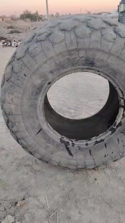 السلام عليكم 
تاير حادله نضيف للبيع مكان ناصريه چبايش 
للاتصال ***********
