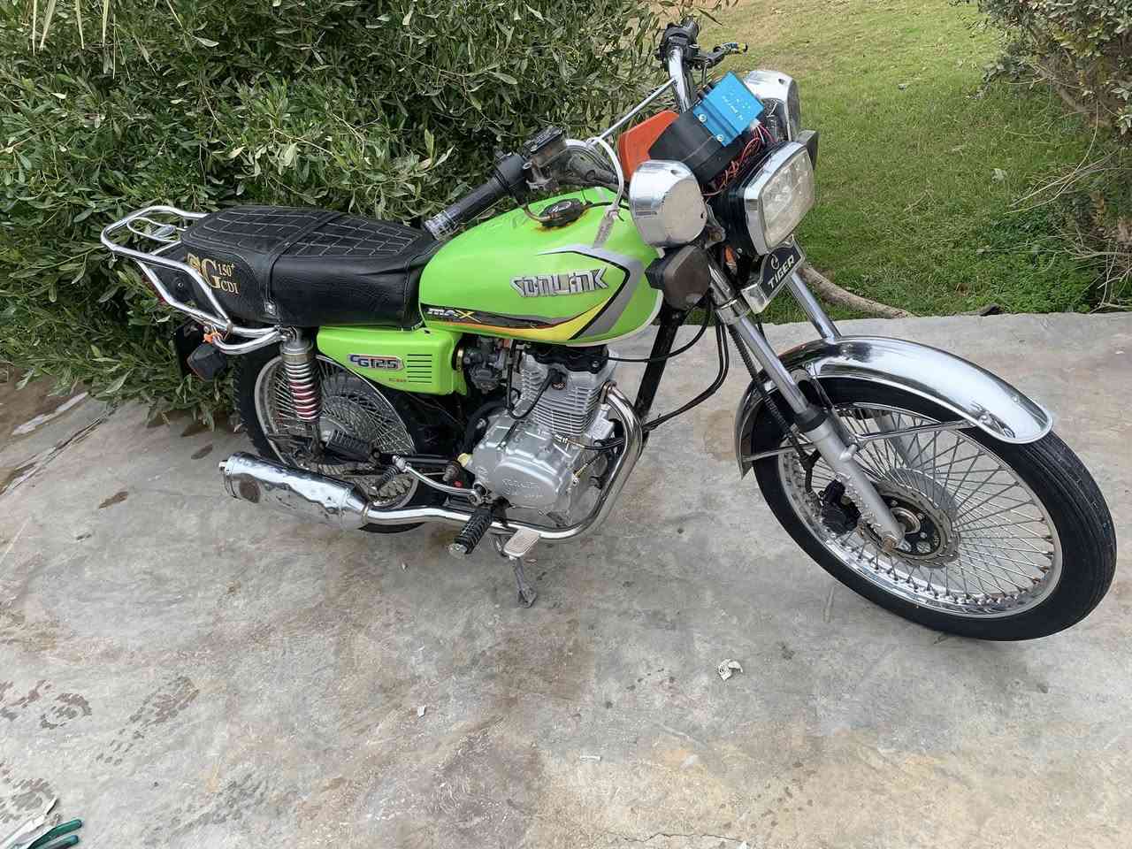 السلام عليكم تايكر ٢٢ أوراق كامل مكينه بلادي كهربائيات كامل بس عندي المجمع مال اشاير والدشبول مايشتغل الباقي كله كامل مكان شهربان العزي السعر 475 وبيها مجال ***********
