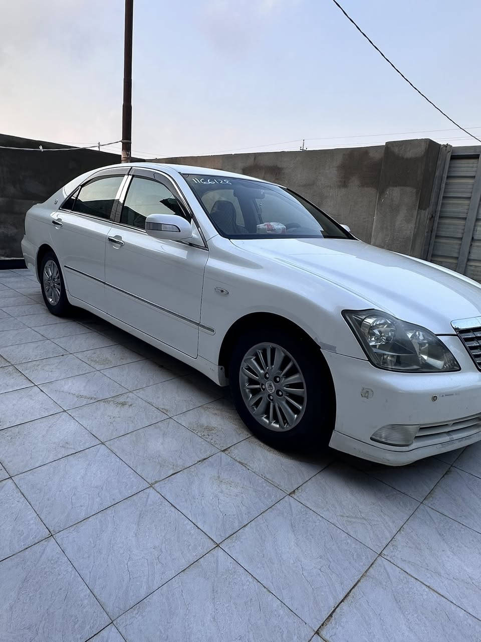 السلام عليكم كراون شاهينه موديل 2005 شاصي 82 كشنات جلد مري شفط برده خلفيه مكينه وكير  وحديه وتخم تاير كله جديد ويل 16 لون صدفي سيارة جهازه بيه باد جاملغ خلفي ايسر  فقط واضح بالصوره رقم بصرة بئسمي مكان البصرة السعر 135 بيه مجال حق الجايه 
***********
