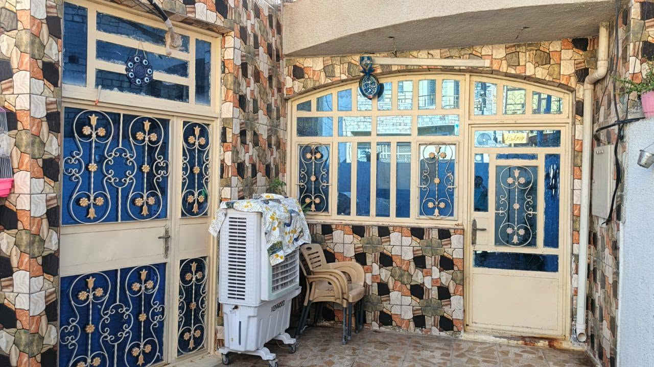 @الجميع 🏡 للبيع منزل سكني
📍 الموقع: البحث والتطوير
📐 المساحة: 150 متر مربع
🔹 الواجهة: 7.5 متر
🔹 النزال: 20 متر
🏠 يتكون المنزل من:
غرفتي نوم
استقبال (غرفة ضيوف)
صالة
مطبخ
حمام
صحيات داخلية وخارجية
✅ مناسب للسكن العائلي
✅ موقع هادئ وخدمات متوفرة
💰 السعر: 100 مليون دينار عراقي
🔹 يوجد مجال بالسعر للجادين
📞 للاستفسار والاتصال:
***********
