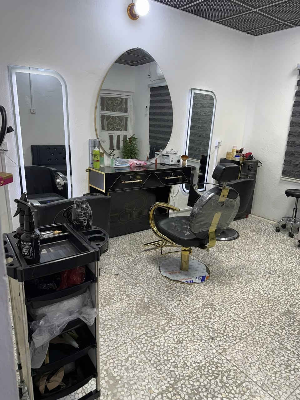 سنتر تجميل للبيع فقط الاغراض
العنون بغداد الشعب 
التواصل والاستفسار ***********
