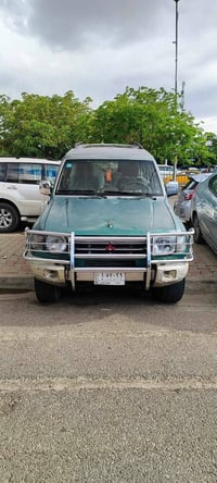 اخوان باجيرو موديل 98 خليجي رقم بغداد  السياره فول جاهزه من كلشي مكينه...