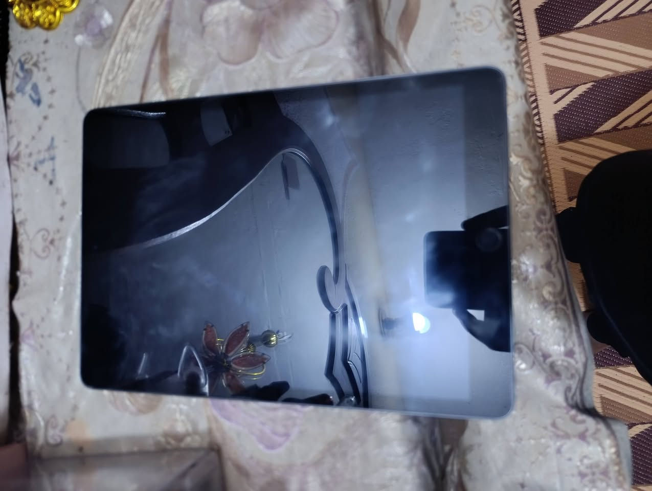 السلام عليكم شباب ايباد ايفون 9 البيع مكفول من كلشي بعده بل باكيت ما مستخدم هواي الايباد جان مضموم سعر 300 وبي مجال الطيبين واني خادم وهاذ رقمي ***********

