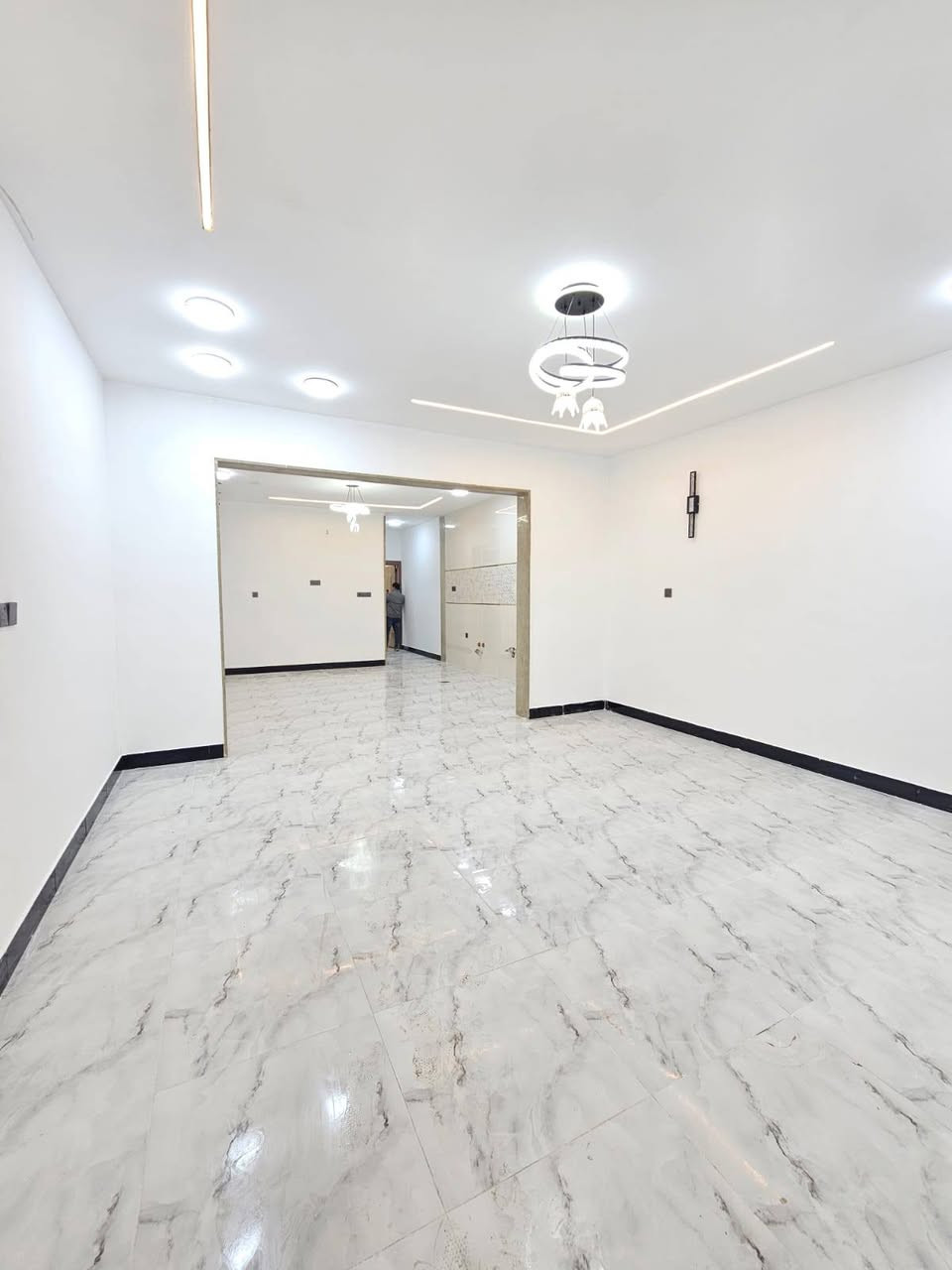 --- عقارات الموصل الحدباء ---
                  🏠 دار للبيع🏠
                💥 سعر مناسب💥

🔴 موقع الدار حي الصديق خلف جامع صلة الاحرام

🔴 مساحة الدار 100 متر 

🔴 واجهة 5 متر.. فرع صبه

🔴 بناء حديث موقع ممتاز

🔴 طابقين معزولين تمامآ  

       ////////////////////////////////////
 لمعرفة التفاصيل والسعر يرجى زيارة المكتب او الاتصال على 
 الرقم            ***********

💥 نستقبل جميع طلباتكم وعروضاتكم.....
