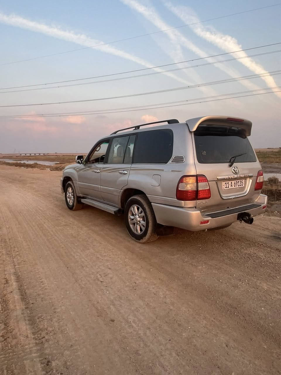 سلام عليكم لاندكروز موديل 2000 فول مواصفات تبريد 3 قطع 
مكينه توني شادها روح وين مايعجبك 
حداديه جديدة تخم تاير 
كهربائيات كلها شغاله
سياره نضيفه 
سعرها 110 ترهم مراوس 
*********** هاتف
*********** واتساب
