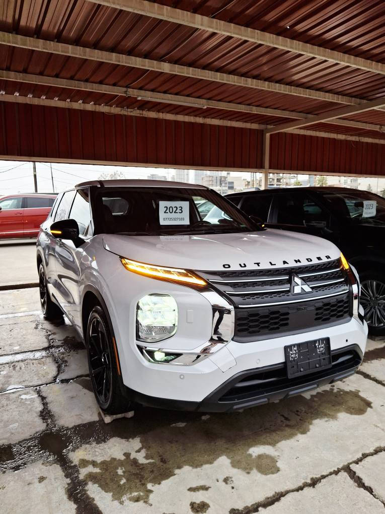 ئاوتلاندەر سپی ٢٠٢٣ بێ بۆیاخ سێ ڕیز کوشن تەنها شەش هەزار مایل ڕۆشتووە، مواصفات بلاک ئیدیشن پێنج کامێرا سندوق شەفت پێش و دوای حاسەیە ئاوێنە ئەخەوێت ئاوێنە ئیشارەت و ڕادار لە دەعامی بۆ دەعامی بۆیاخی نیە بەس بۆنیتی گۆڕاوە بە بیلادی بێ ئەوەی هیچ ناوی گرتبێت، سێتی لایتەکانی نیکل و بلاجکتۆر هەمووی بیلادیە هیچی نەشکاوەو داشبڵی گۆڕاوە بەبیلادی سەیارەکە دەبڵ اکسلی تایبەتە S-AWC واتە هەر چوار تەگەرەکانی قوفڵ ئەکا، نمونەیە لەجوانیا بێ ساردو چاڵ و شوختە، کاتی نەشکاوەو سێ مانگی لەگەڵە بۆ ڕەقەم
نرخی ٢٢٠ گەڵاو مجالێک، بۆ زانیاری پەیوەندی بکە *********** السليمانية, العراق
