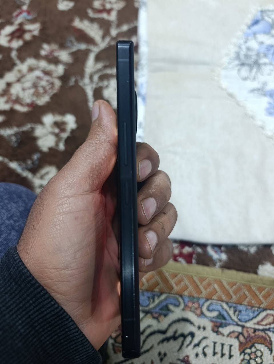 السلام عليكم شارب R7جهاز معروف مواصفاتة ذاكرة ٢٥٦عشواءية ١٢ معالج ١جين وان 5Gبطارية ٥٠٠٠ملي امبير كامرة احترافية من شركة نيكون ظد الكسر والماء معيار AB68يدعم تصوير 4kجهاز فلاكشب السعر نهأي ٢٠٠ الف بغداد *********** جهاز نظيف جدا ولا خدش
