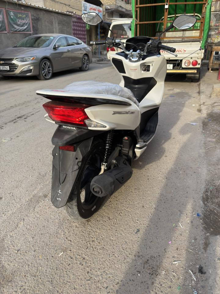 ياالله - دراجه pcx جيل ثاني ياباني للبيع
حجم المكينه 150 مكفول من الفتحه والتبديل 
كفرات الدراجه اصليه 
دراجه حلوه بيهه تغليف كاربون فايبر 
مكان الدراجه مدينه الصدر 
***********
